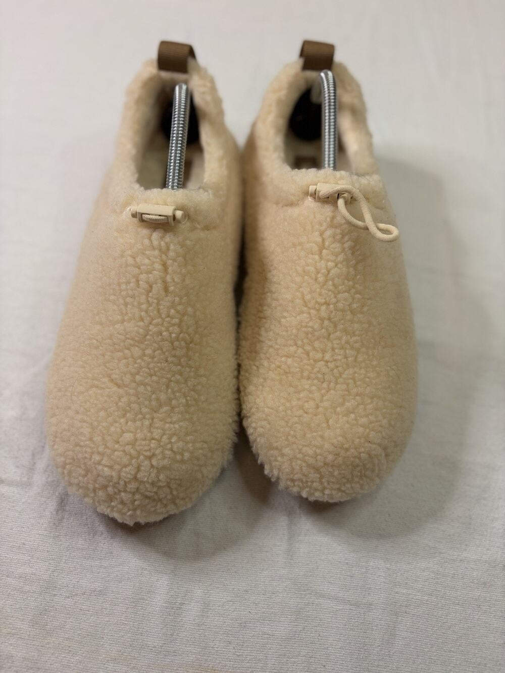 UGG Plushy Slippers Women’s US 10 Natural Sherpa Fleece Cozy House Shoes2